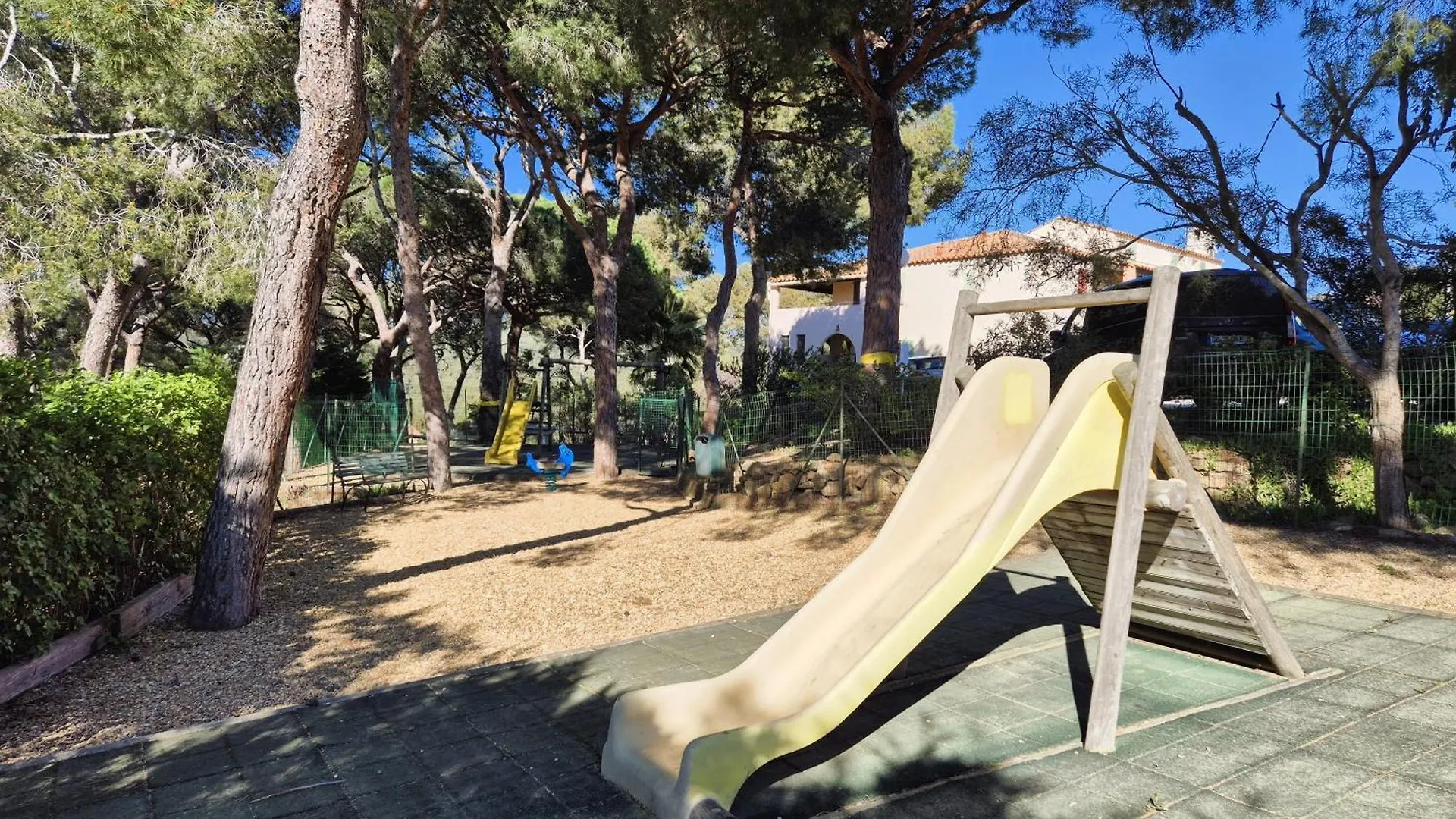 Residence Avec Piscine, Vue Mer, Tennis, Boulodrome, Acces A La Plage. Saint-Mandrier-sur-Mer Apartment